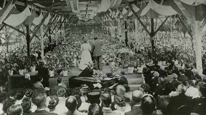 billy_sunday_revival_1898_ftb